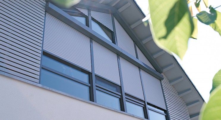 Flexibler Schutz auch für ungewöhnliche Fensterformen